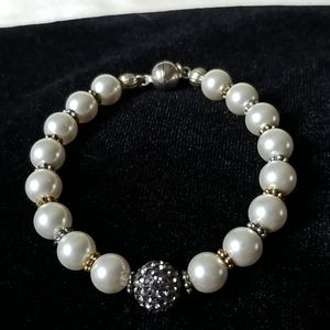Pearl bracelet with Swarovski crystal